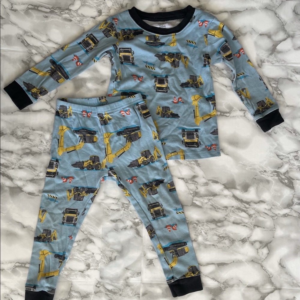 3 x Carter’s PJs - Picture 2 of 4